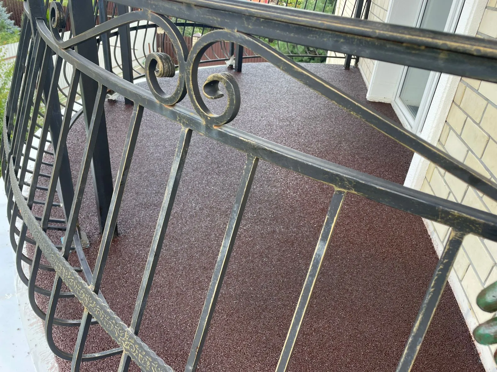 Какие инструменты нужны для монтажа резинового покрытия?